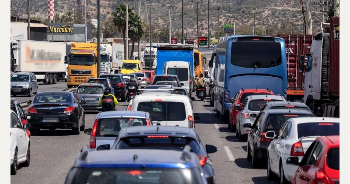 Καθυστερήσεις στην άνοδο της Μεσογείων- Φωτιά σε όχημα στην Αγία Παρασκευή