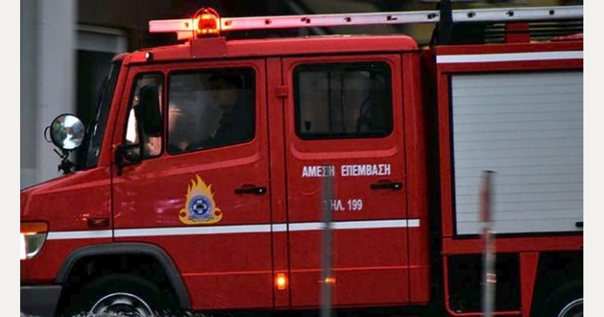 Φωτιά σε εγκαταλελειμμένο κτήριο στη Θεμιστοκλέους στην Ομόνοια – Κυκλοφοριακές ρυθμίσεις