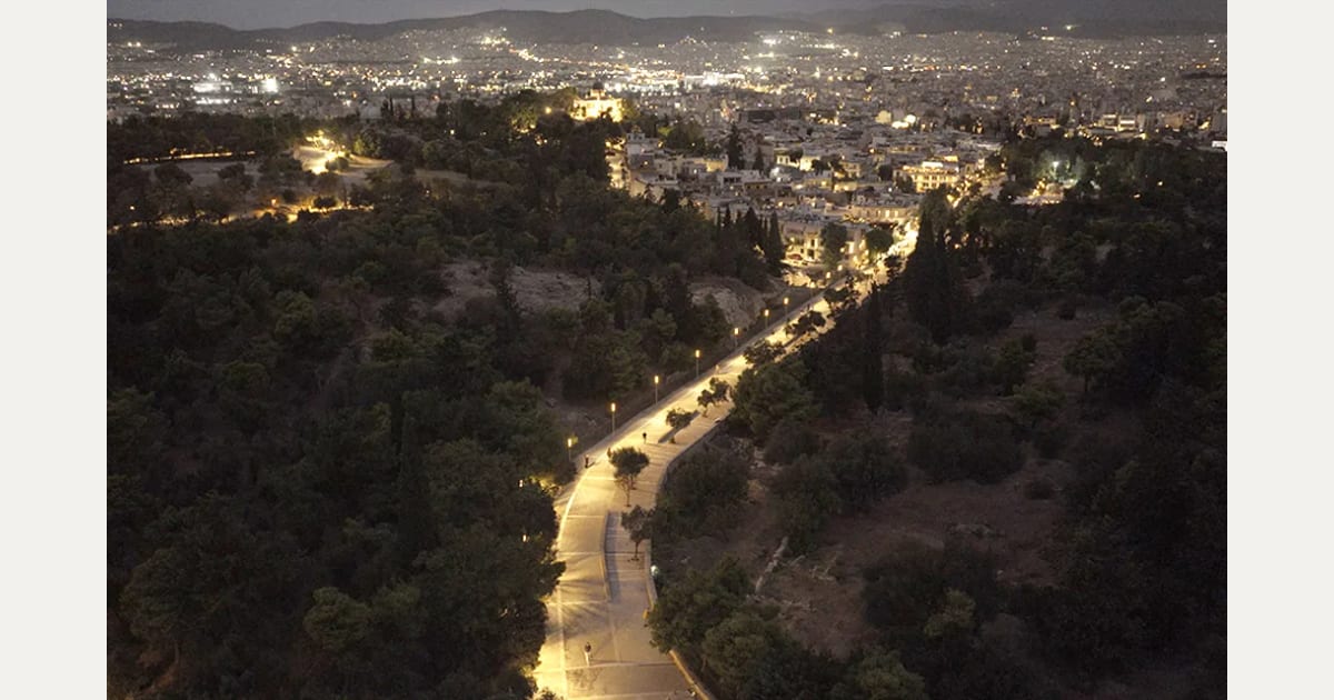 Το Ίδρυμα Ωνάση παρέδωσε στον Δήμο Αθηναίων τον αναβαθμισμένο φωτισμό των οδών Διονυσίου Αρεοπαγίτου και Αποστόλου Παύλου