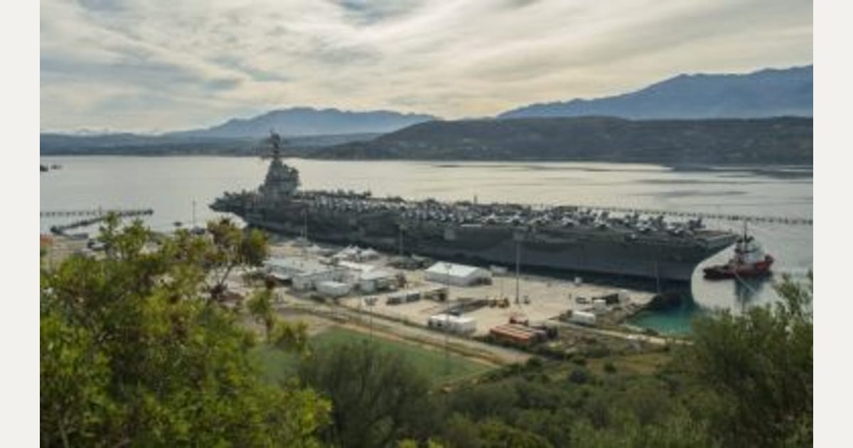 Χανιά: Xειροπέδες σε 37χρονη Αμερικανίδα για κατασκοπεία – Φωτογράφιζε εγκαταστάσεις στη Σούδα
