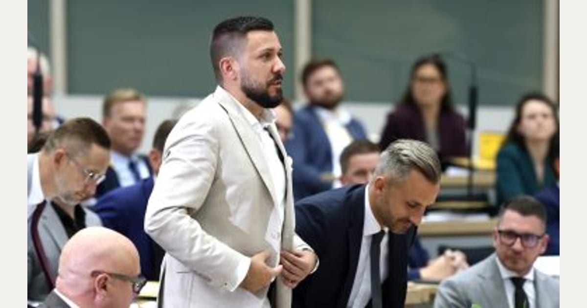 Γερμανία: Ο Τομπίας Ράους της AfD εξελέγη πρόεδρος του κοινοβουλίου στη Σαξονία-Άνχαλτ