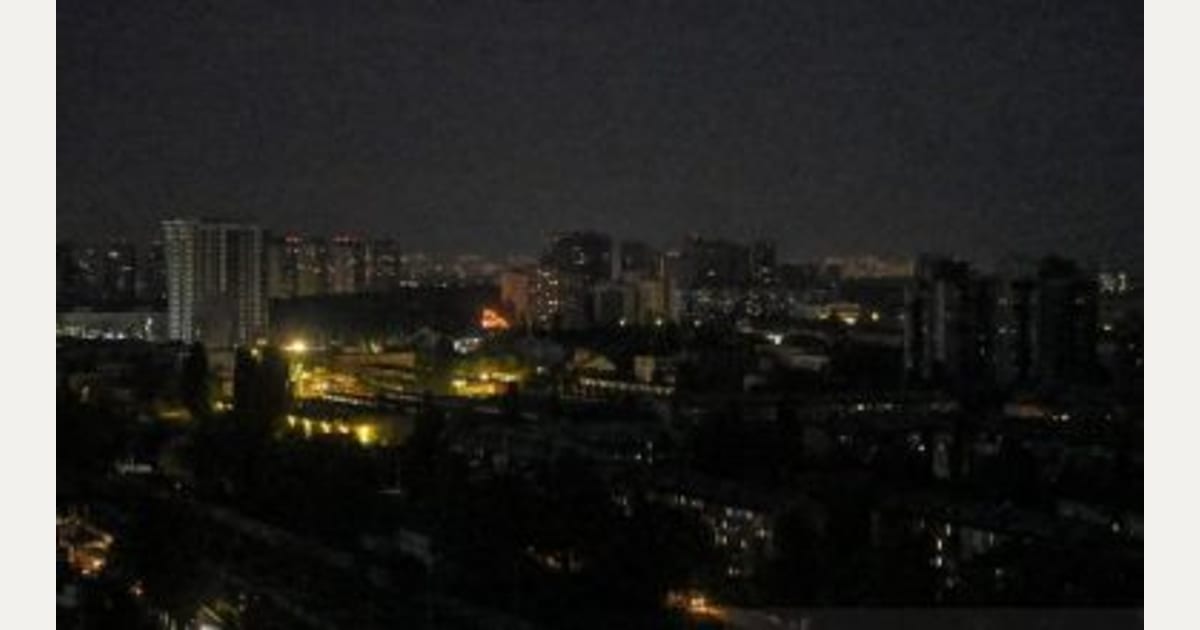 Δείτε φωτογραφίες: Μπλακ άουτ στο Κίεβο, σειρήνες στην πόλη – Αναμένουν σφοδρή πυραυλική επίθεση