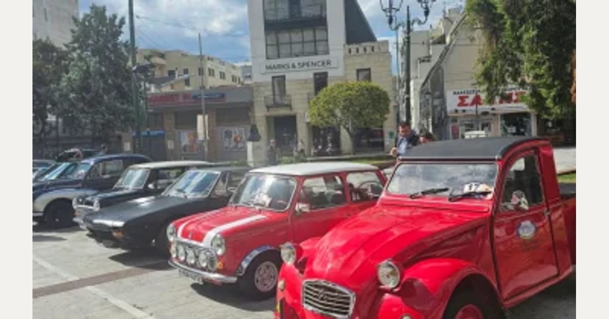 Κλασικά αυτοκίνητα πλημμύρισαν το κέντρο του Βόλου – Εκδήλωση ενημέρωσης για τον καρκίνο του προστάτη