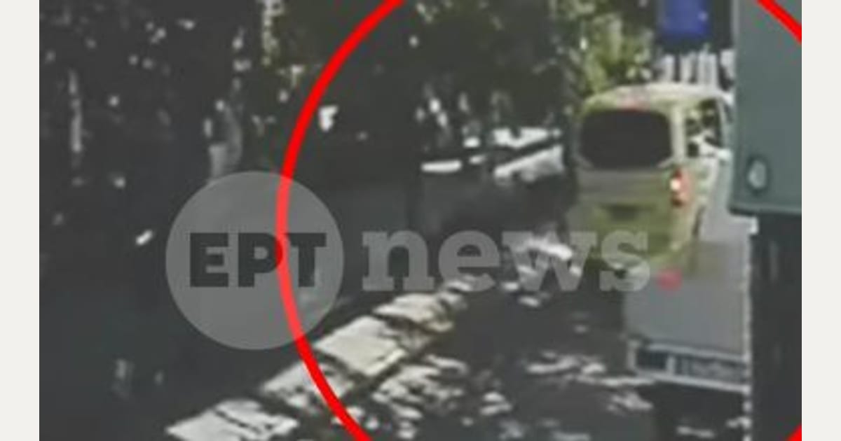 Κεραμεικός: Βίντεο με 55χρονο να ορμά με τσεκούρι στο αυτοκίνητο 49χρονης