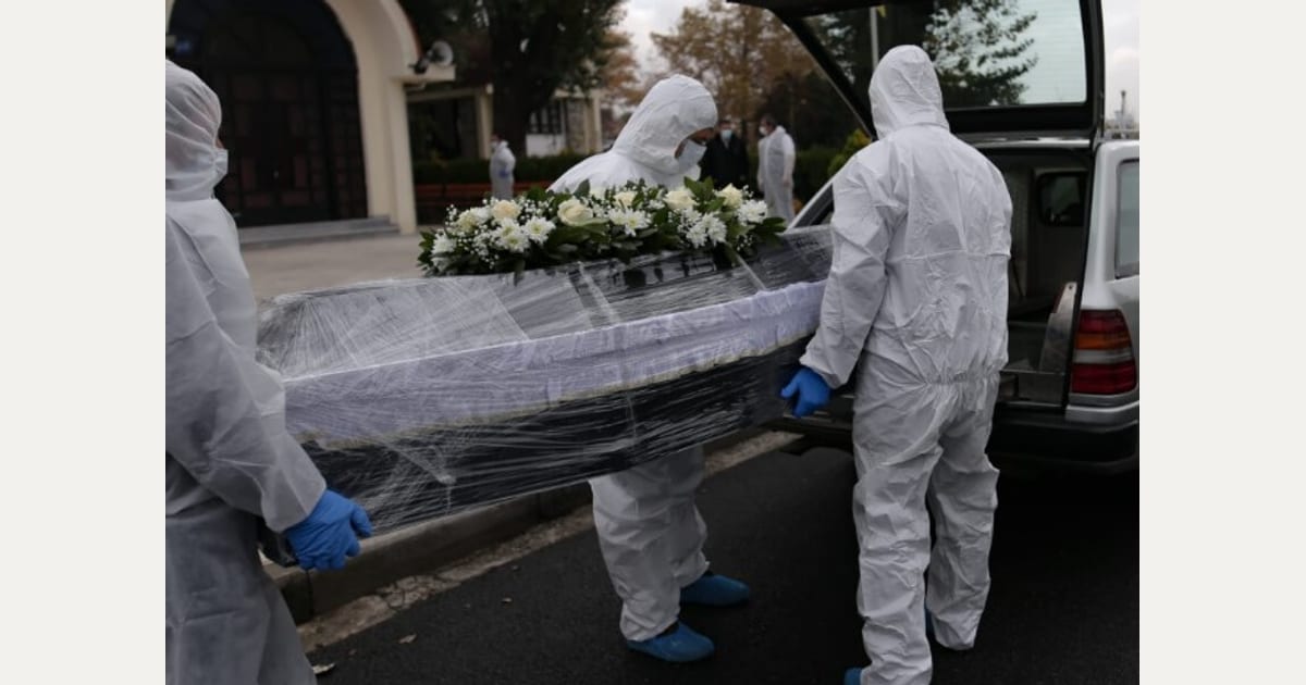 Μακάβριο αδιέξοδο με τις εκταφές χιλιάδων νεκρών του Covid