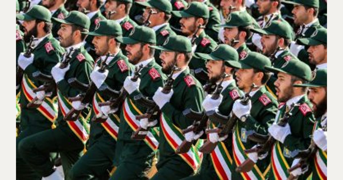 Ιράν: Η στιγμή που οι IRGC πραγματοποιούν δοκιμή νέου όπλου για την αποτροπή αεραποβάσεων (βίντεο)