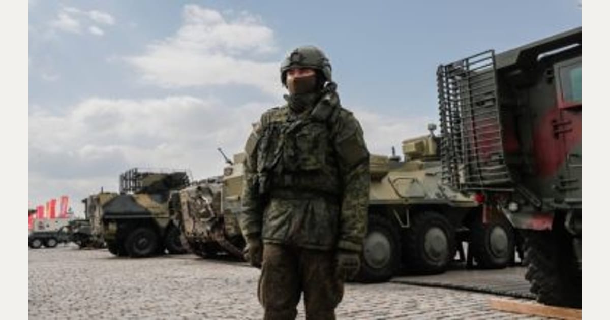 Βίντεο: H στιγμή που Ρώσος στρατιώτης έρχεται πρόσωπο με πρόσωπο με ουκρανική ομάδα εφόδου