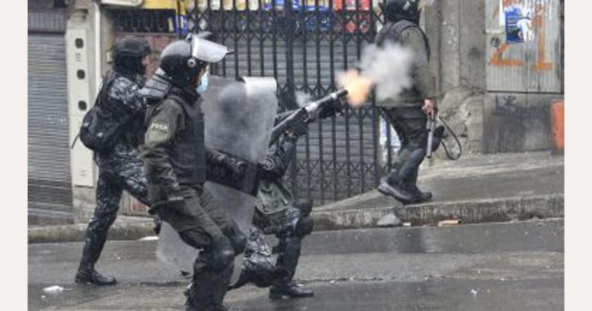 Εγχώριες αντιδράσεις: Σε ποια χώρα οι ΗΠΑ στέλνουν σωρεία δακρυγόνων για να πνίξουν τις διαδηλώσεις