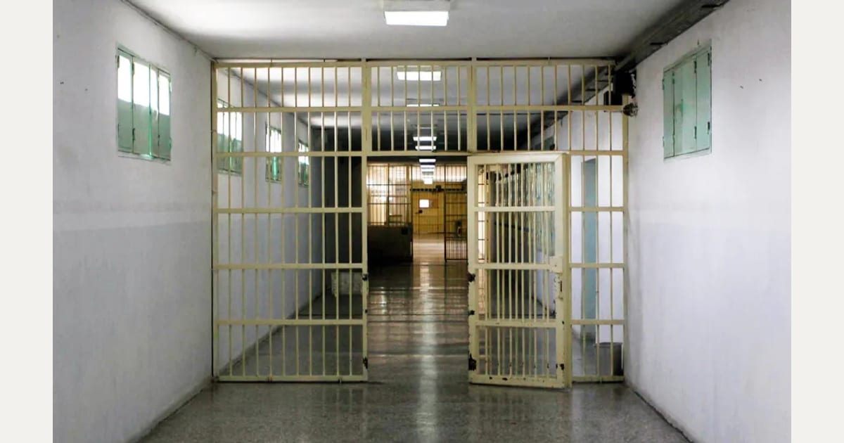 Πώς η φθηνότερη βενζίνη συνδέθηκε με τη μείωση της βίας στις φυλακές