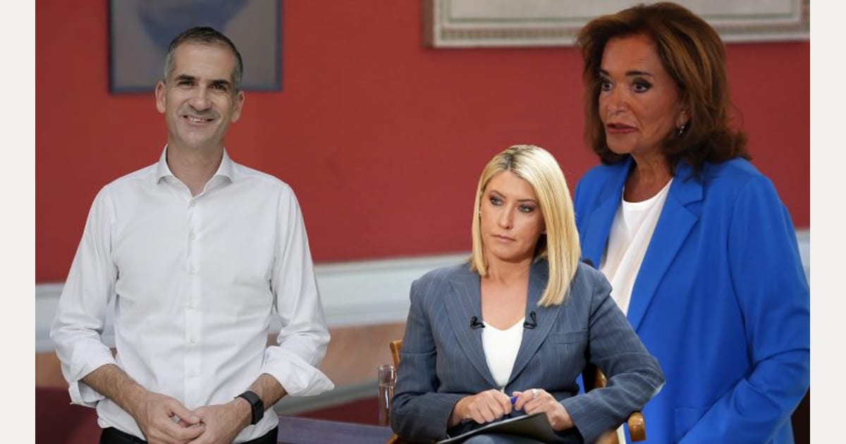 Η Ντόρα καταλαβαίνει το τέλος του Κυριάκου και με casual άρχισε τις βόλτες για τον Μπακογιάννη στην Αθήνα και η Σία από την τηλεόραση