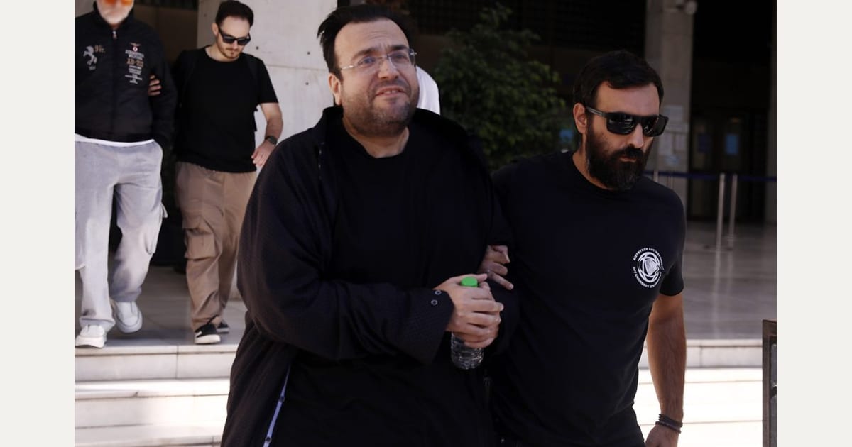 Φίλιππος Καμπούρης: Απολογείται σήμερα μαζί με τη σύζυγό του και άλλους εννέα κατηγορούμενους