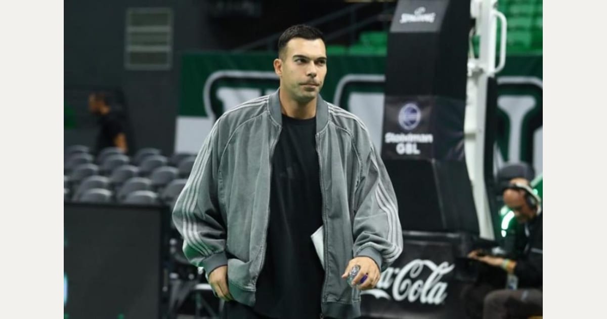 The Voice: Ο «σωσίας» του Κώστα Σλούκα που «τράβηξε» την προσοχή με την εμφάνισή του (βίντεο)