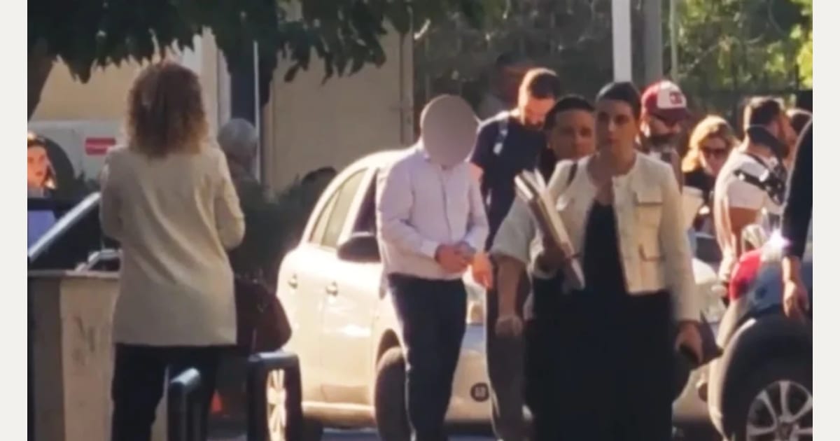 Στην Ευελπίδων ο 52χρονος γυναικολόγος που κατηγορείται για κατοχή παράνομου υλικού με ανηλίκους