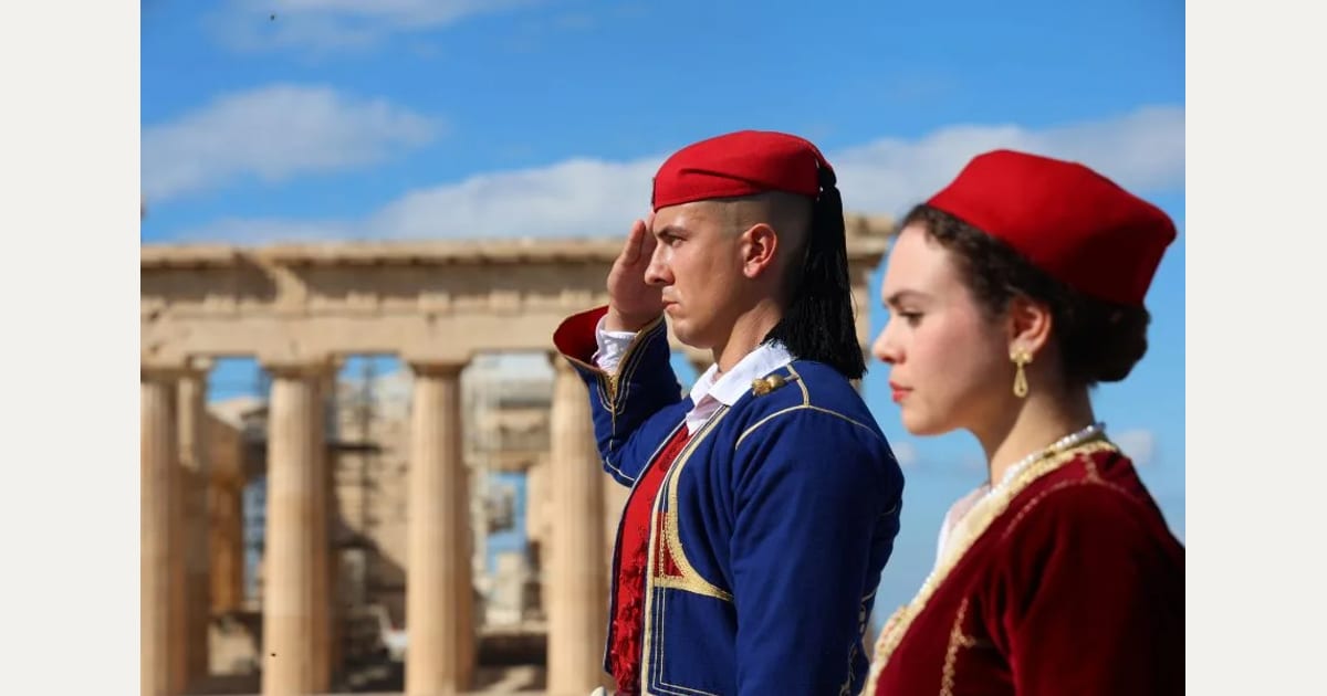 82η επέτειος Απελευθέρωσης της Αθήνας – Έπαρση της Σημαίας στον Ιερό Βράχο της Ακρόπολης