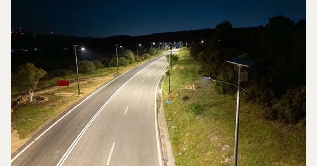 Φως σε 958 χιλιόμετρα δρόμων – 31.938 αυτόνομοι έξυπνοι ιστοί φωτισμού στις 13 Περιφέρειες