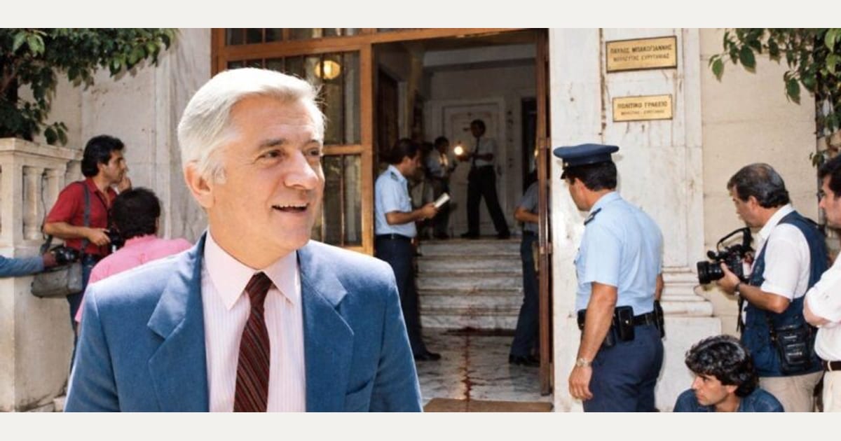 Σαν σήμερα 26 Σεπτεμβρίου 1989: Η δολοφονία Παύλου Μπακογιάννη από 17Ν – Οι συγκλονιστικές μνήμες του Τέρενς Κουίκ που την μετέδωσε πρώτος από τον ΑΝΤ1