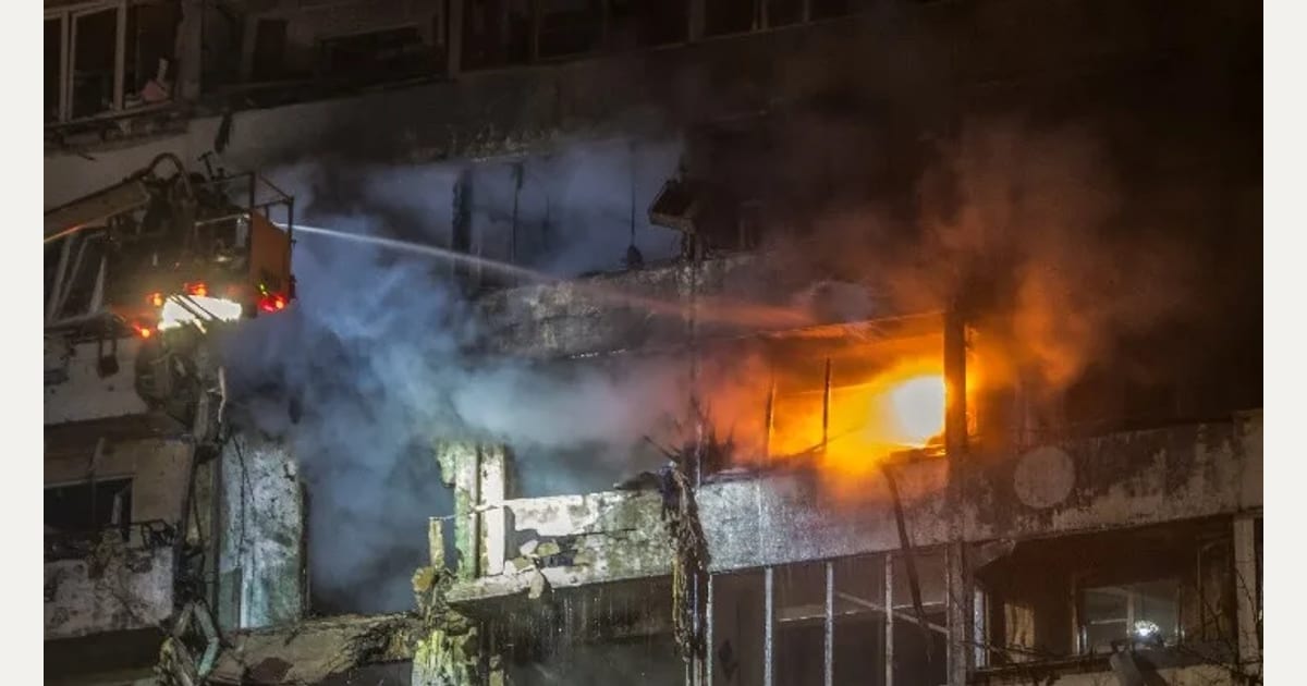 Ουκρανία: Ισχυρές εκρήξεις στο Κίεβο – Πυρκαγιά σε κατοικημένη περιοχή