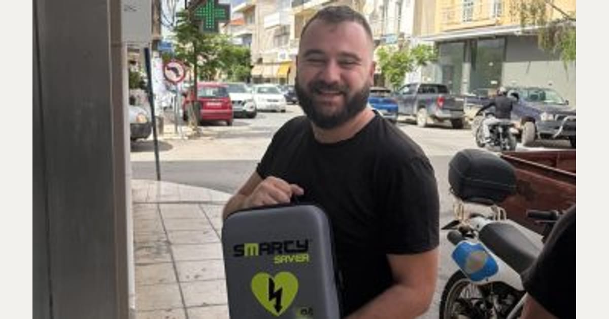Η Θεατρική Ομάδα Τυμπακίου προσφέρει έναν απινιδωτή στην τοπική κοινωνία και Εκπαίδευση πολιτών από τον Ελληνικό Ερυθρό Σταυρό
