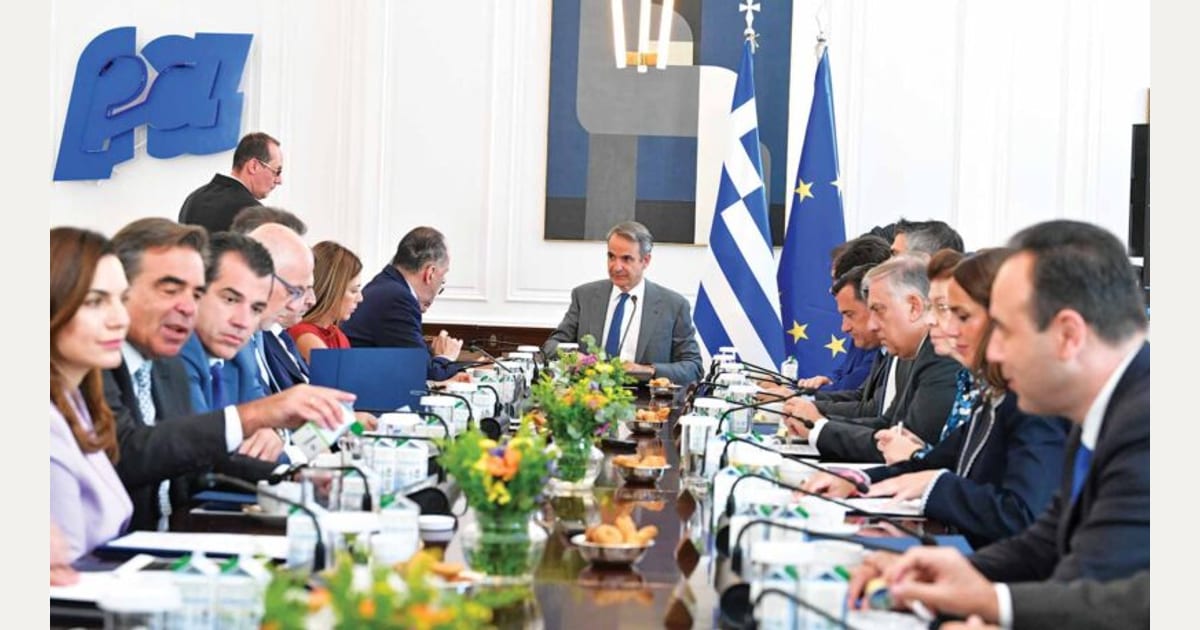 Ψίχουλα στα νοικοκυριά από τον Μητσοτάκη: Τα «μέτρα» για καύσιμα και δόσεις