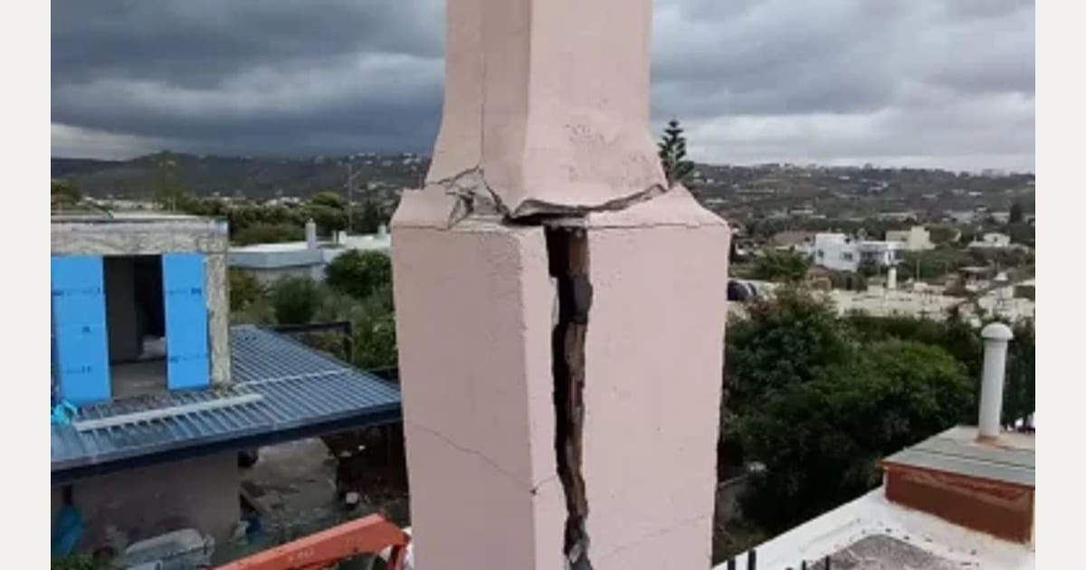 Κρήτη: Κεραυνός «διέλυσε» καμινάδα σπιτιού (φώτο)