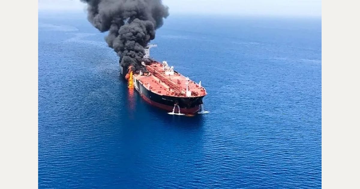 Ιράν: Δεξαμενόπλοιο επλήγη από «άγνωστο βλήμα» στα Στενά του Ορμούζ