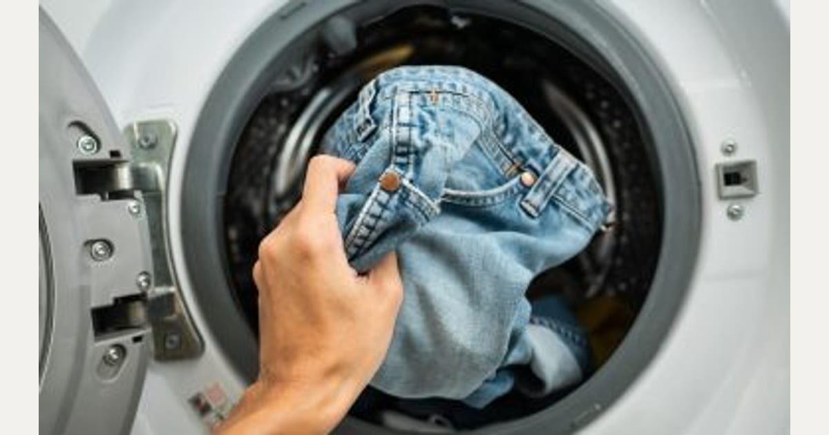 Κάθε πότε πρέπει να πλένουμε τα τζιν μας; – «Η κατάψυξη δεν μπορεί να “σκοτώσει” τα βακτήρια»