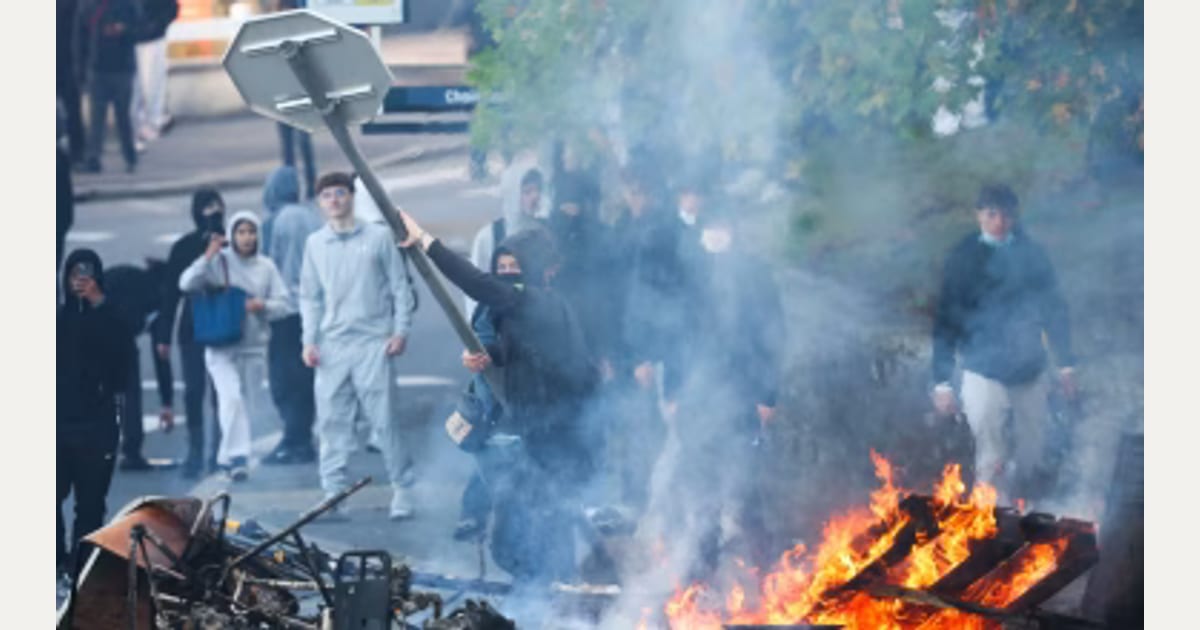 Οδομαχίες στην Γαλλία: Μαροκινοί και Αλγερινοί «επιστρατεύονται» για να κάψουν το Παρίσι! (βίντεο)