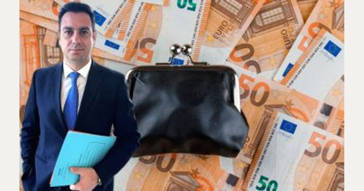 Ο εκατομμυριούχος Κουλκουδίνας ανέβηκε σε λεωφορείο στις σχολικές εκδρομές