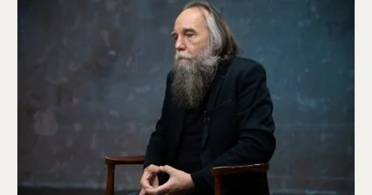 Αλεξάντερ Ντούγκιν: «Η πραγματική αιτία της αναταραχής στη Γαλλία είναι ο Ε.Μακρόν»