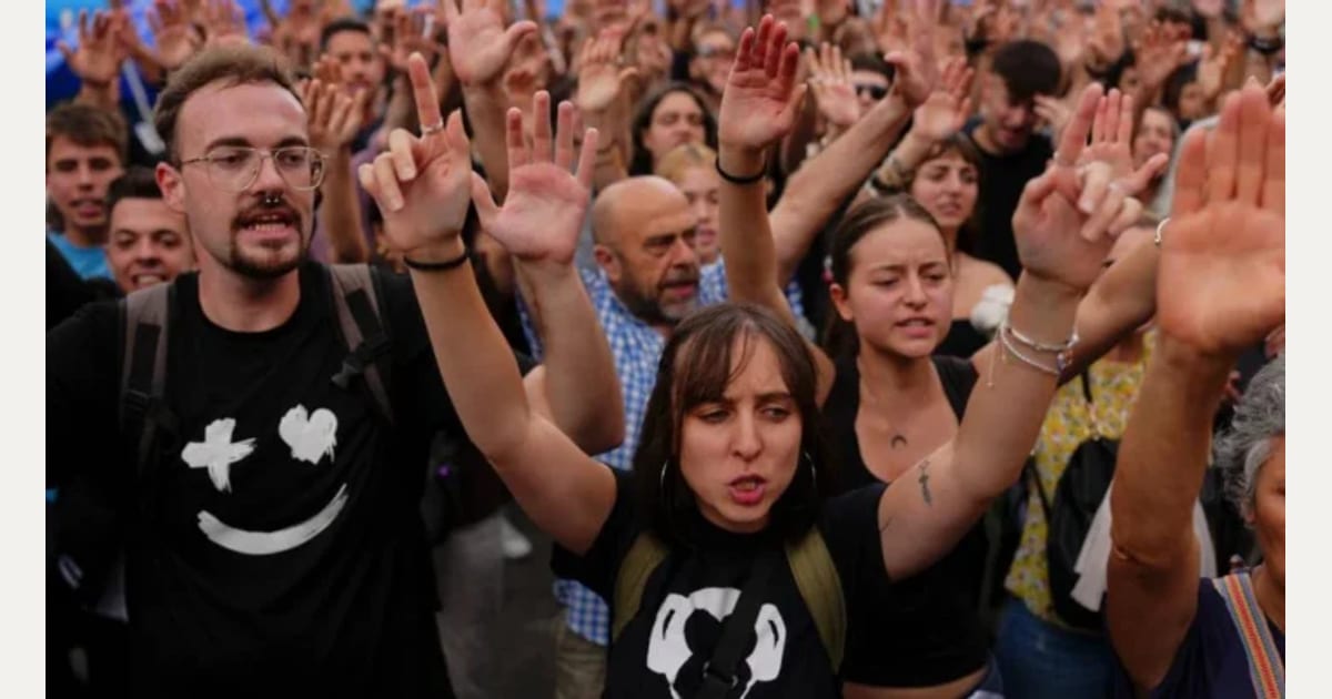 Ισπανία: Δεκάδες χιλιάδες στους δρόμους για τη στεγαστική κρίση – Ο Σάντσεθ εξετάζει πρόωρες εκλογές [εικόνες – βίντεο]